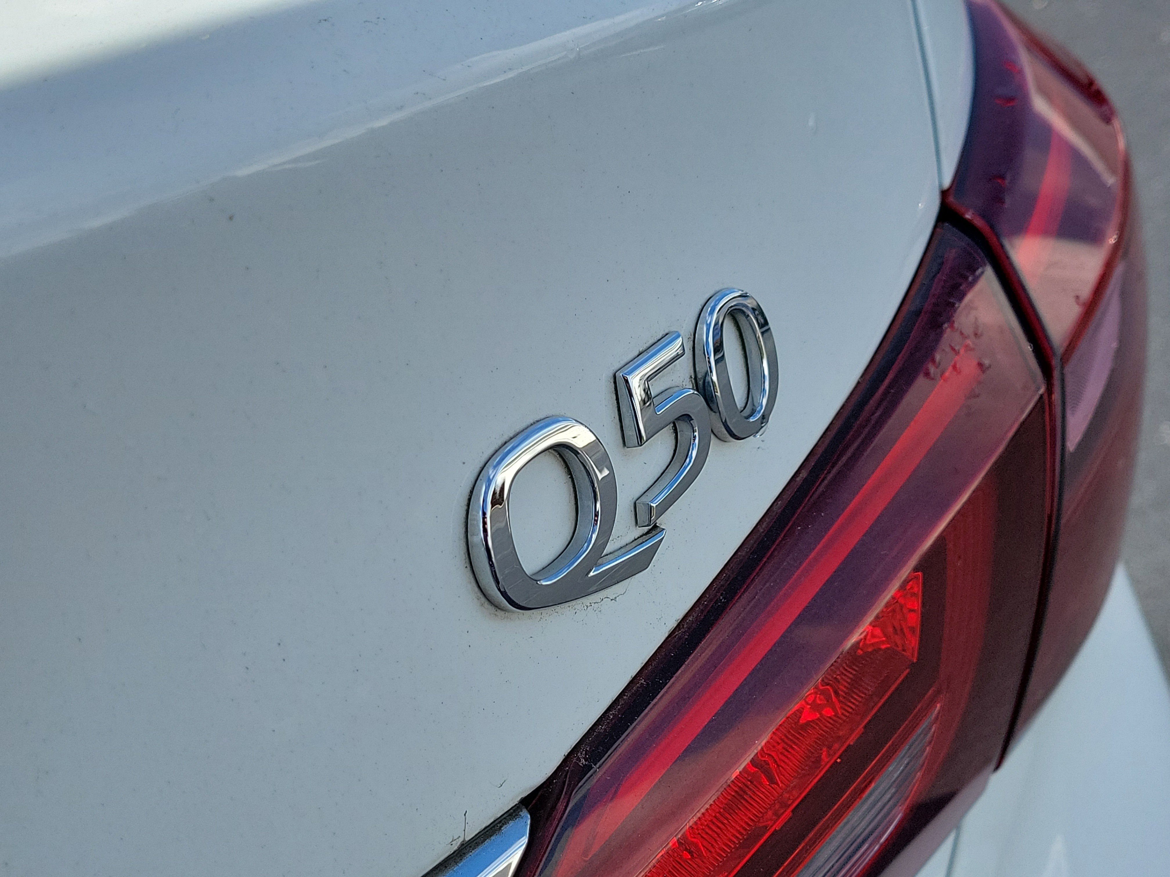 Used 2019 INFINITI Q50 Luxe w/ Essential Package (3.0T Luxe) image 5