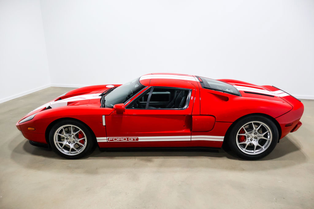 Used 2005 Ford GT RWD image 14