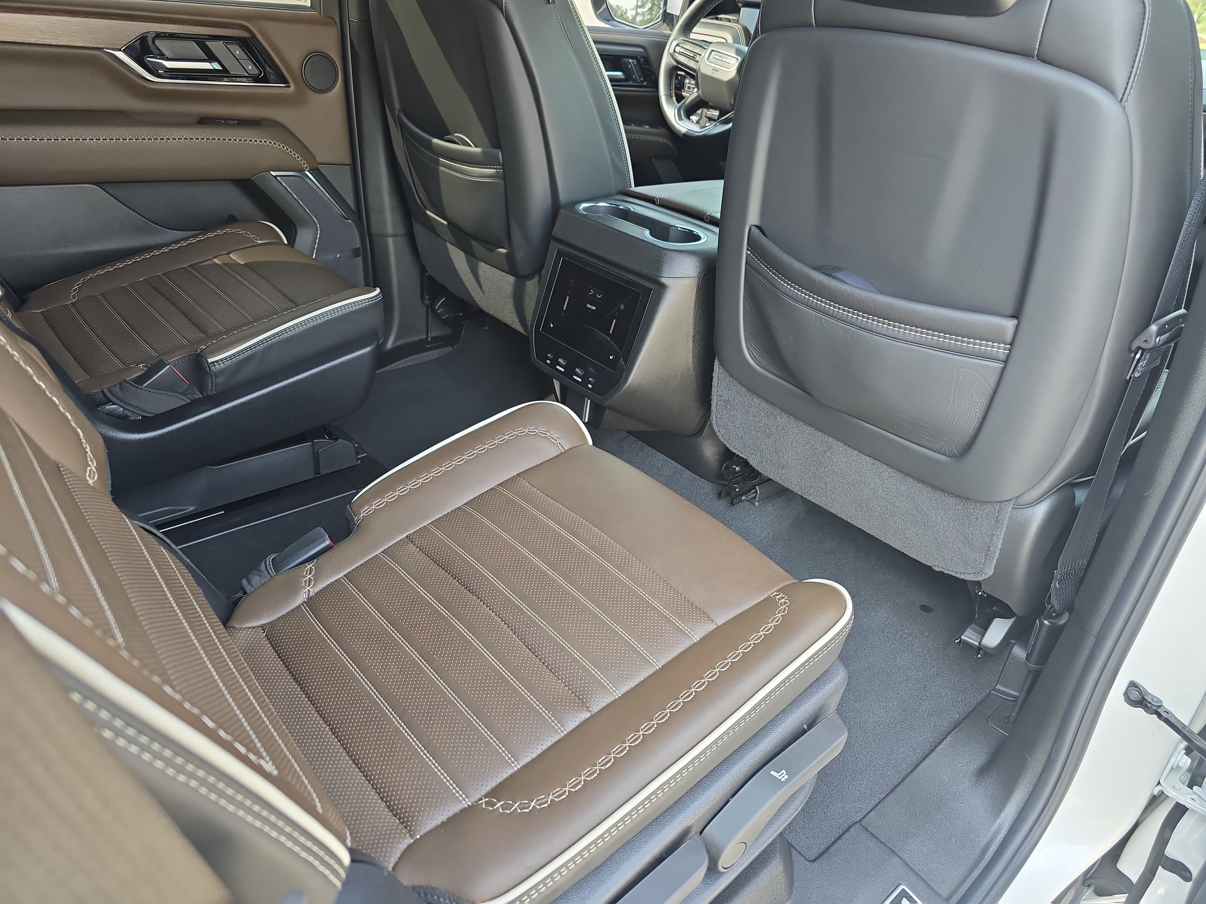 Used 2025 GMC Yukon Denali Ultimate image 11