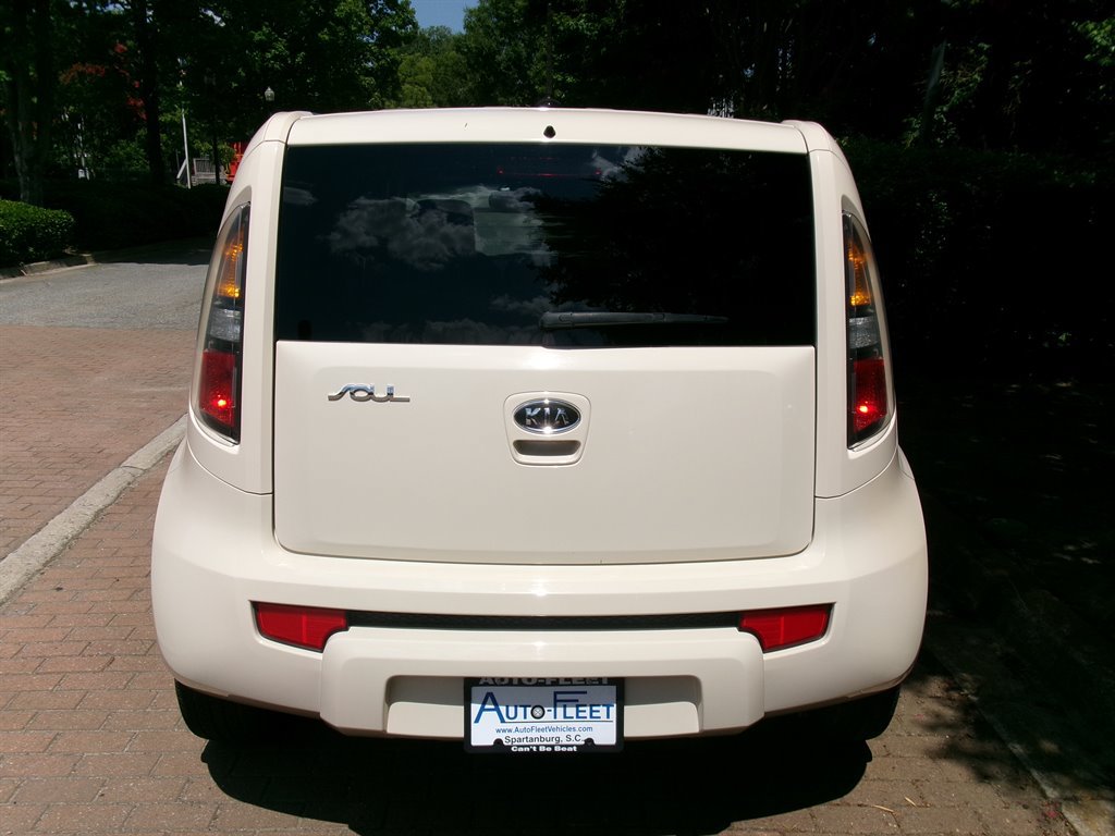 Used 2011 Kia Soul ! FWD image 6