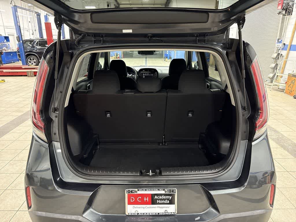 Used 2023 Kia Soul LX w/ LX Technology Package image 11