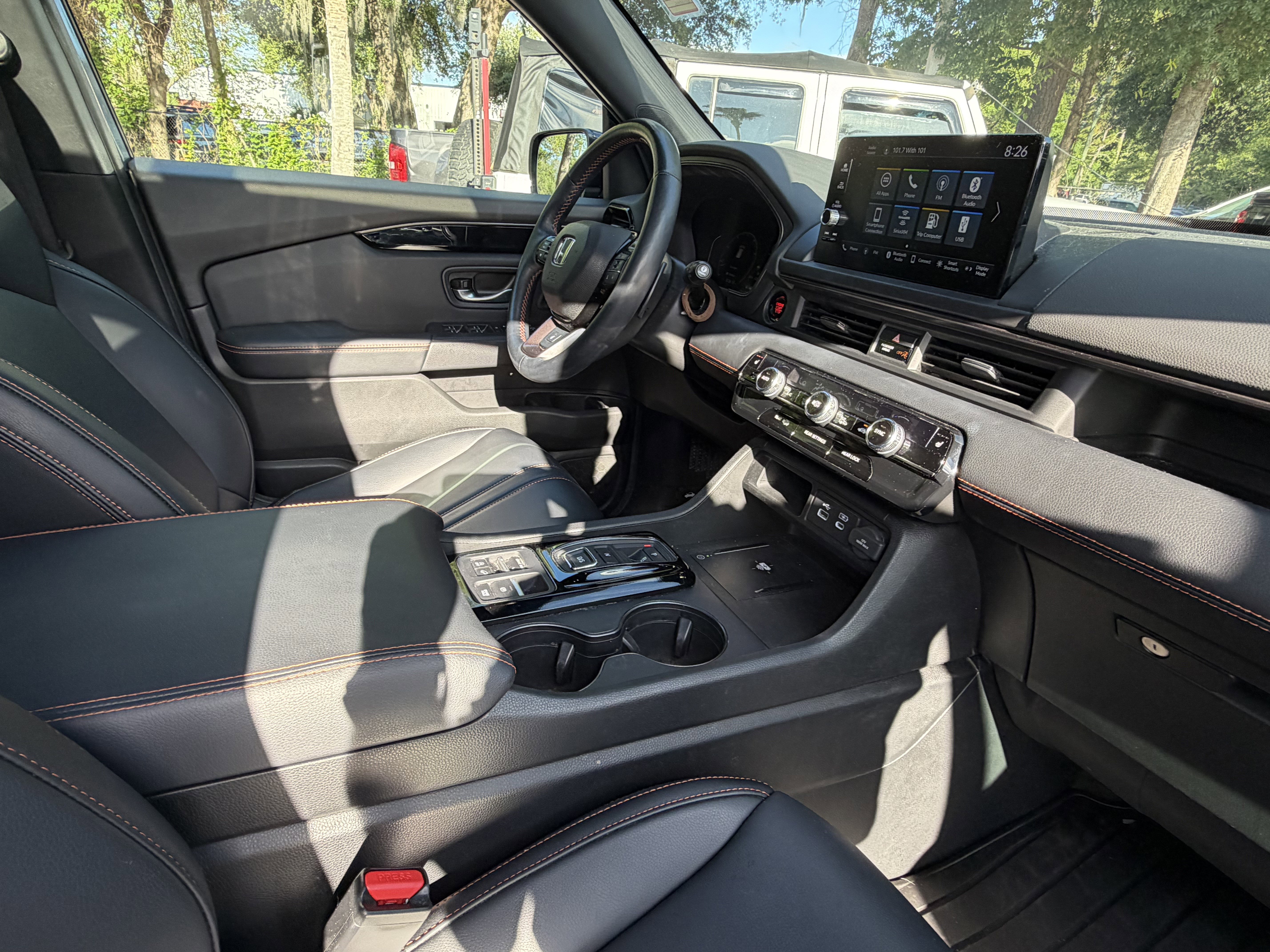 Used 2025 Honda Pilot TrailSport image 47