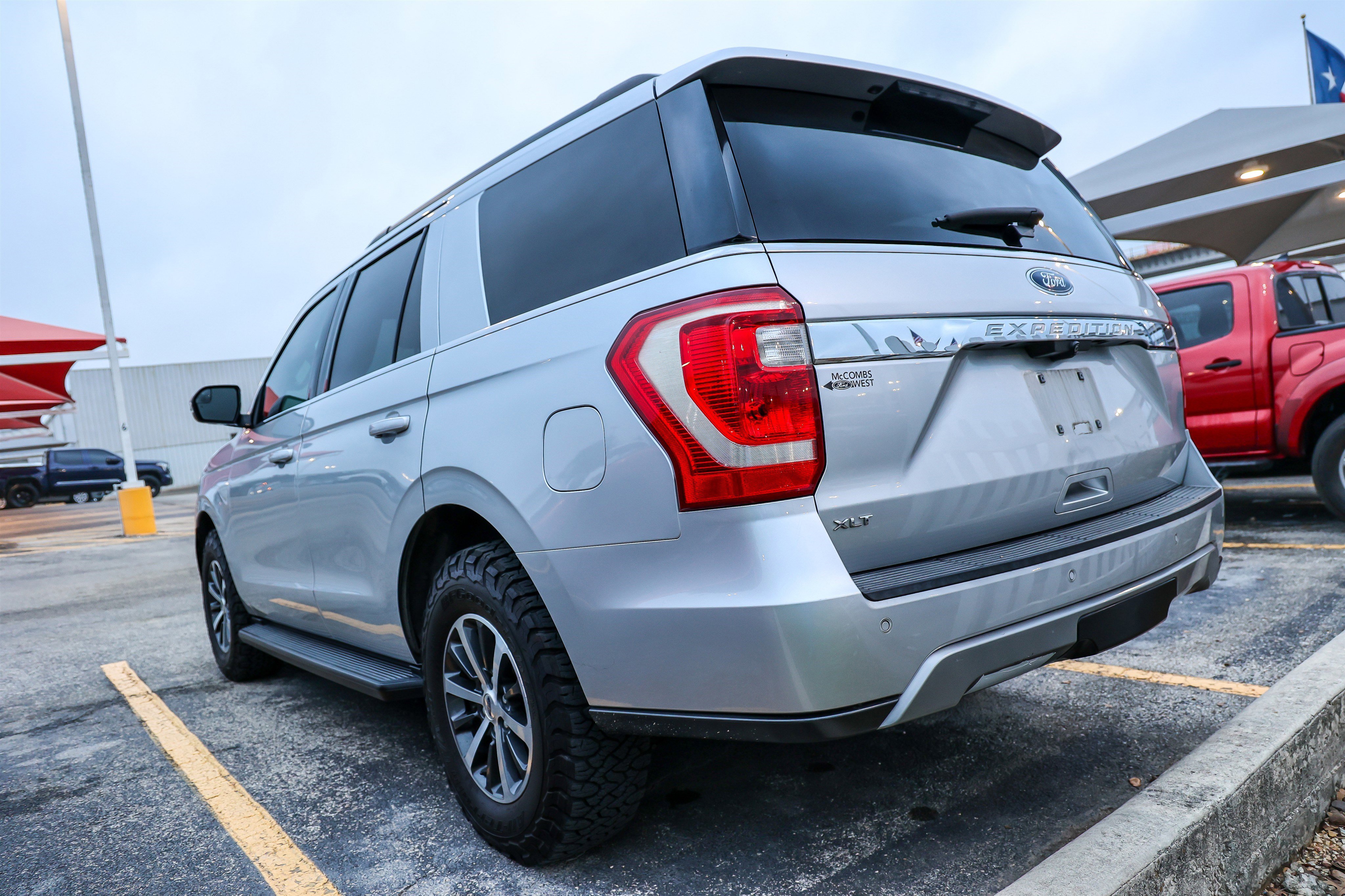 Used 2019 Ford Expedition XLT w/ Equipment Group 201A AWD/4WD image 10