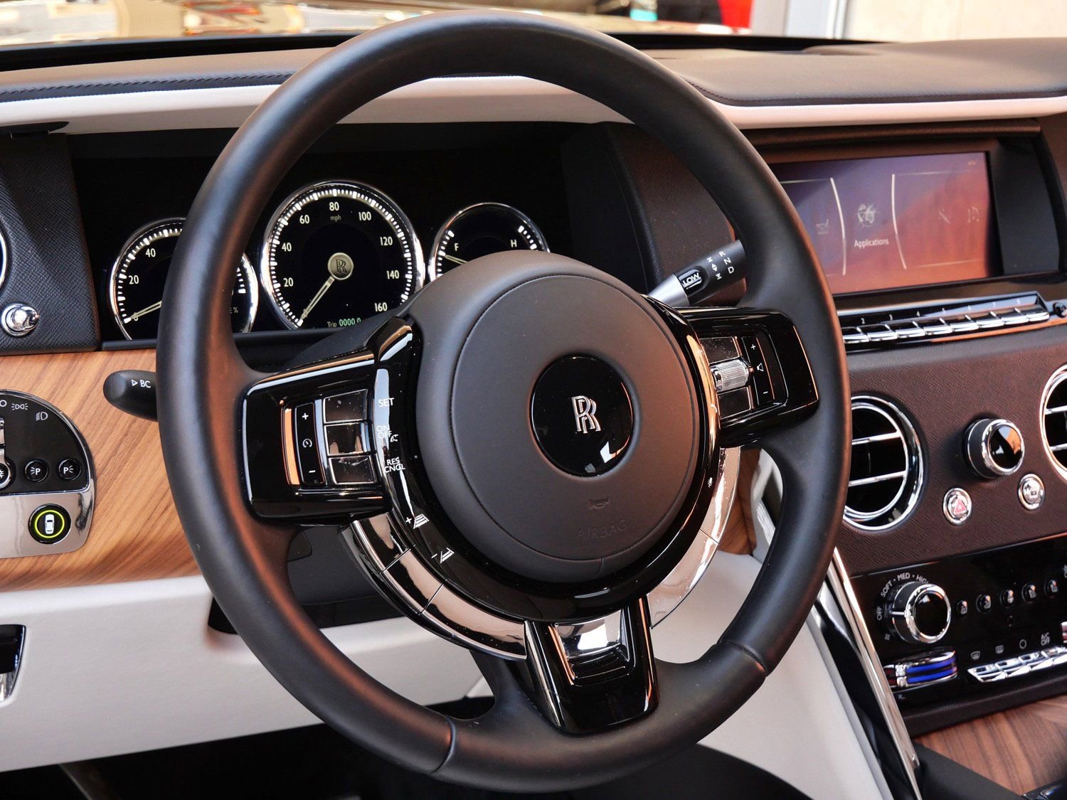 Certified 2023 Rolls-Royce Cullinan w/ Cullinan Package image 17