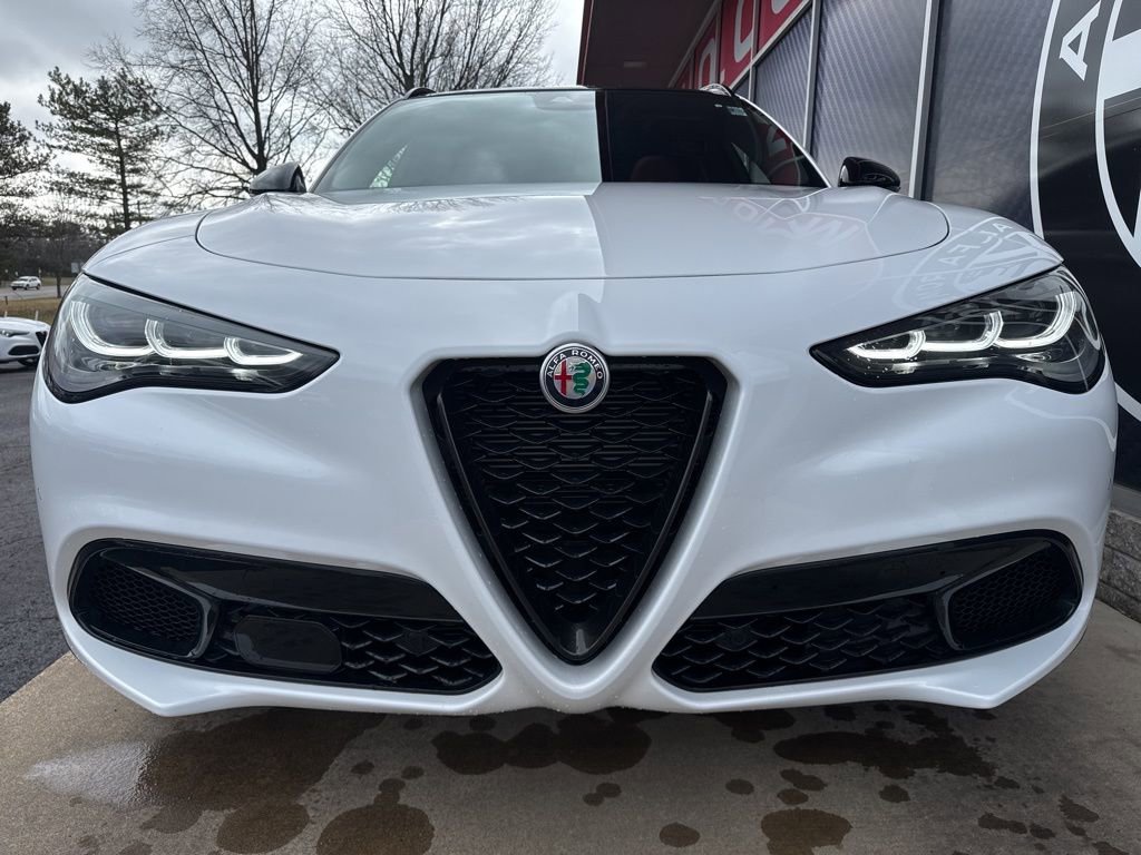 Used 2024 Alfa Romeo Stelvio Veloce image 7