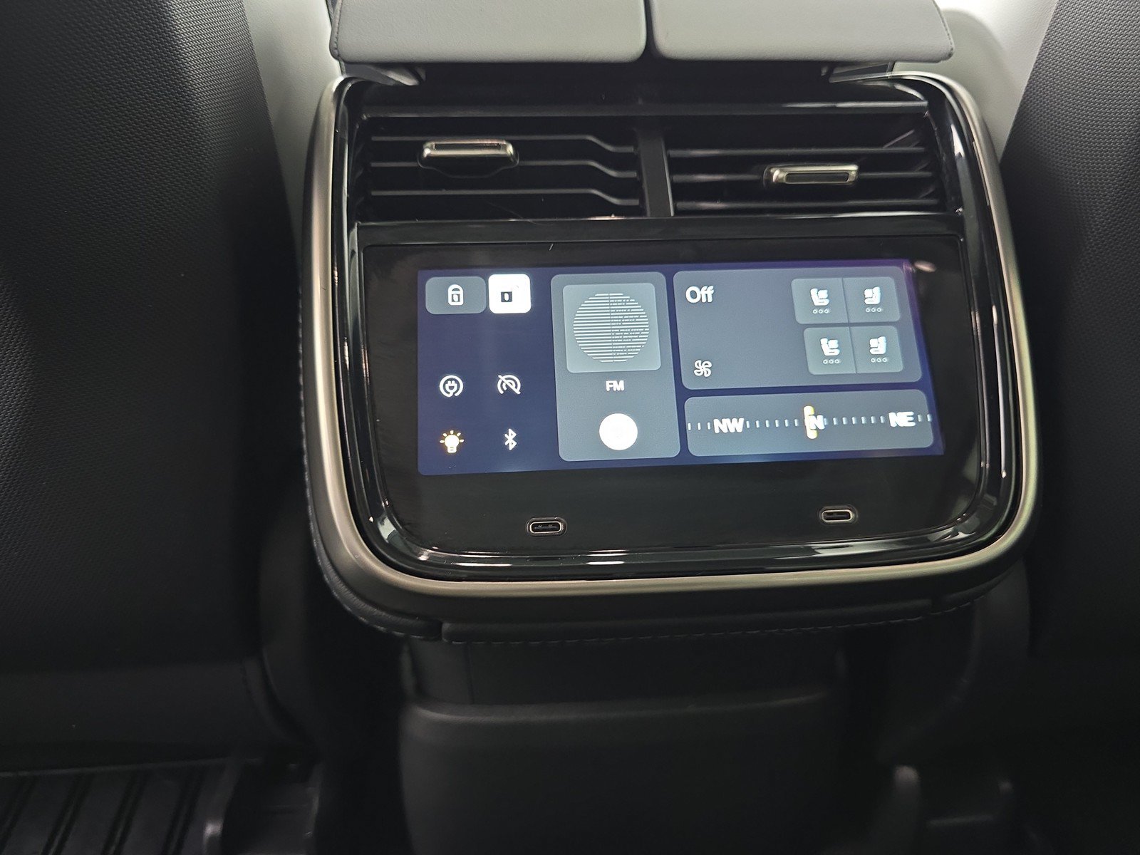 Used 2025 Rivian R1S Adventure AWD/4WD image 30