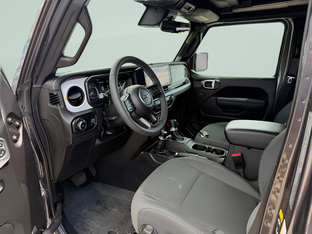 Used 2025 Jeep Wrangler Unlimited Sport AWD/4WD image 4