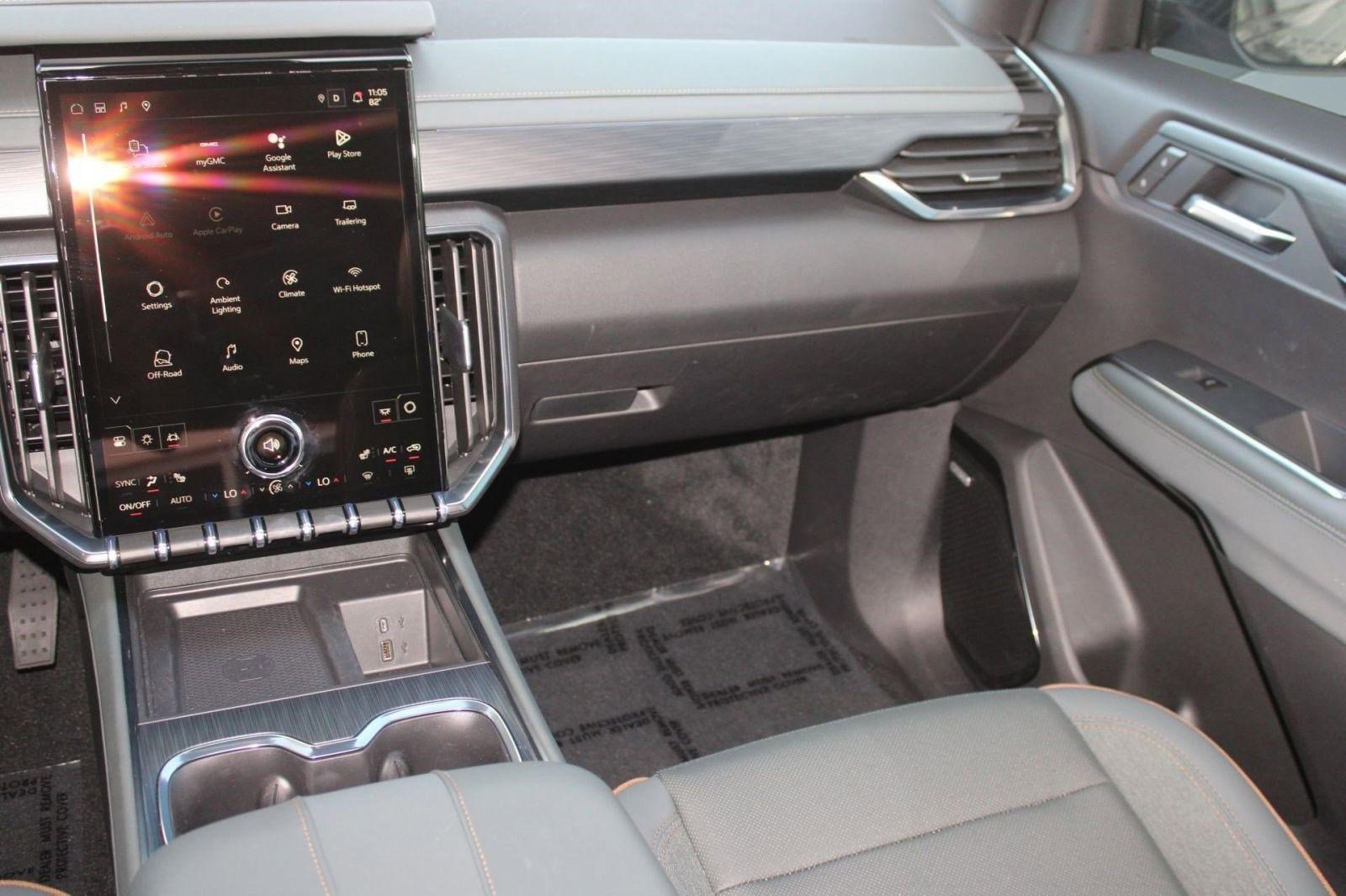 Used 2026 GMC Acadia AT4 image 29