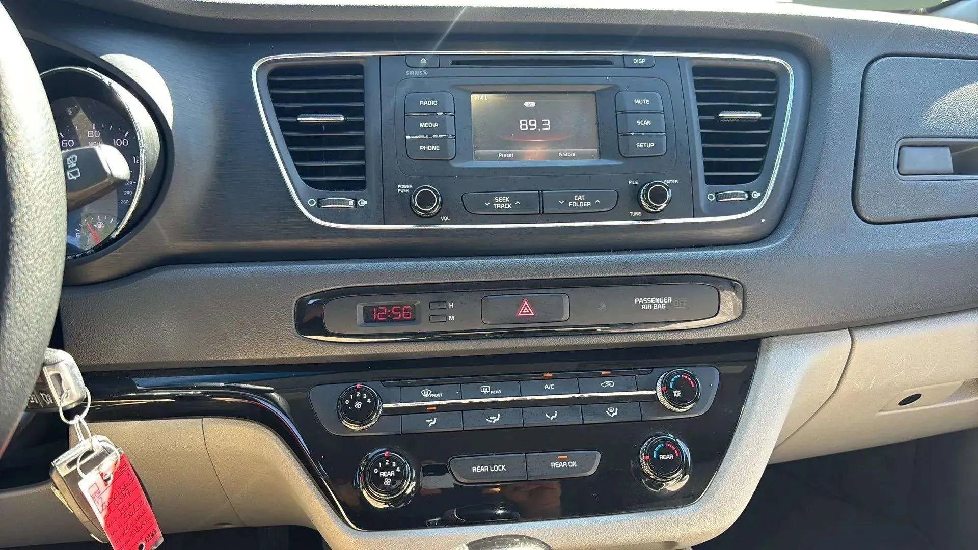 Used 2017 Kia Sedona LX image 33