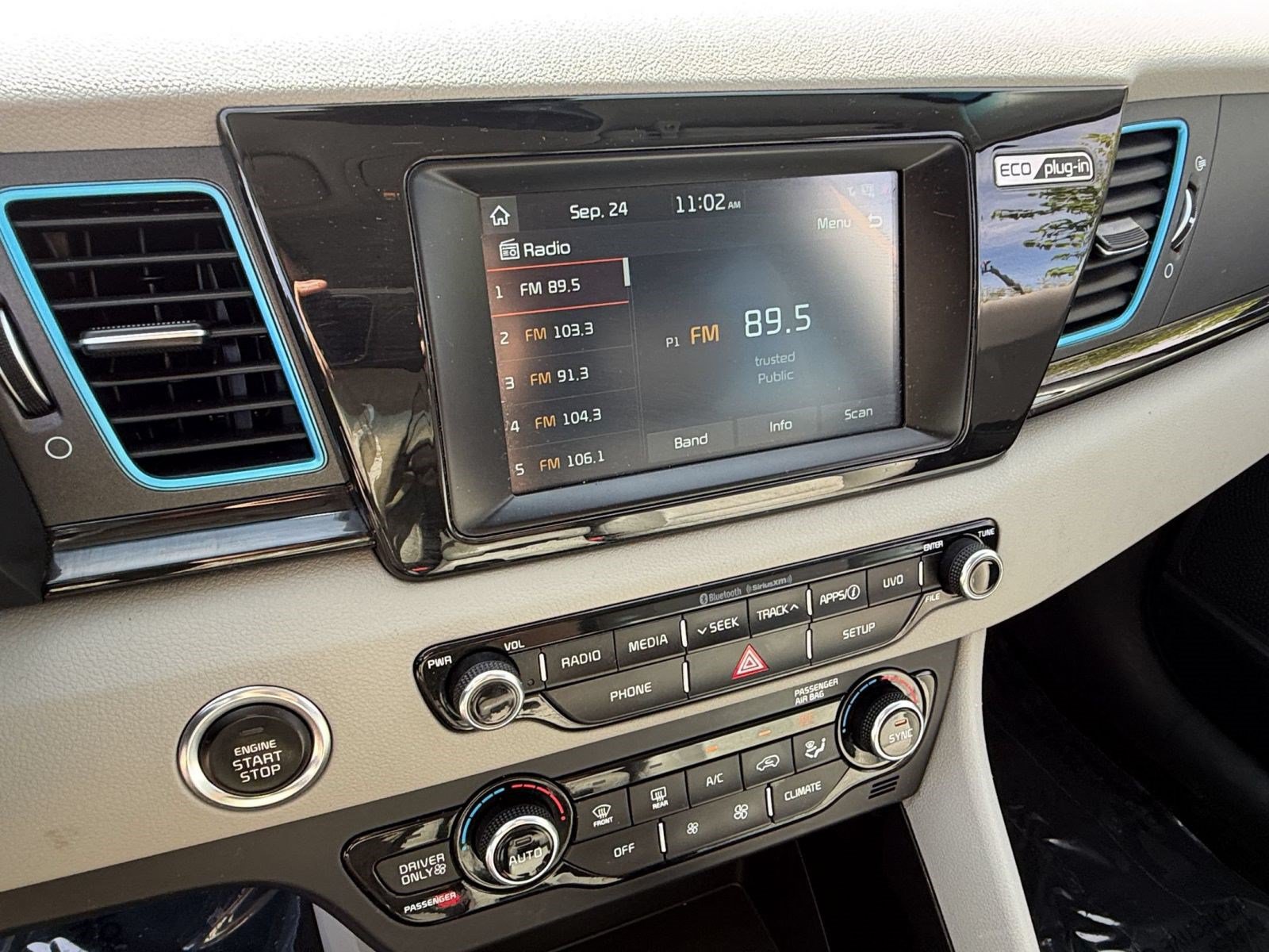 Used 2019 Kia Niro EX FWD image 19