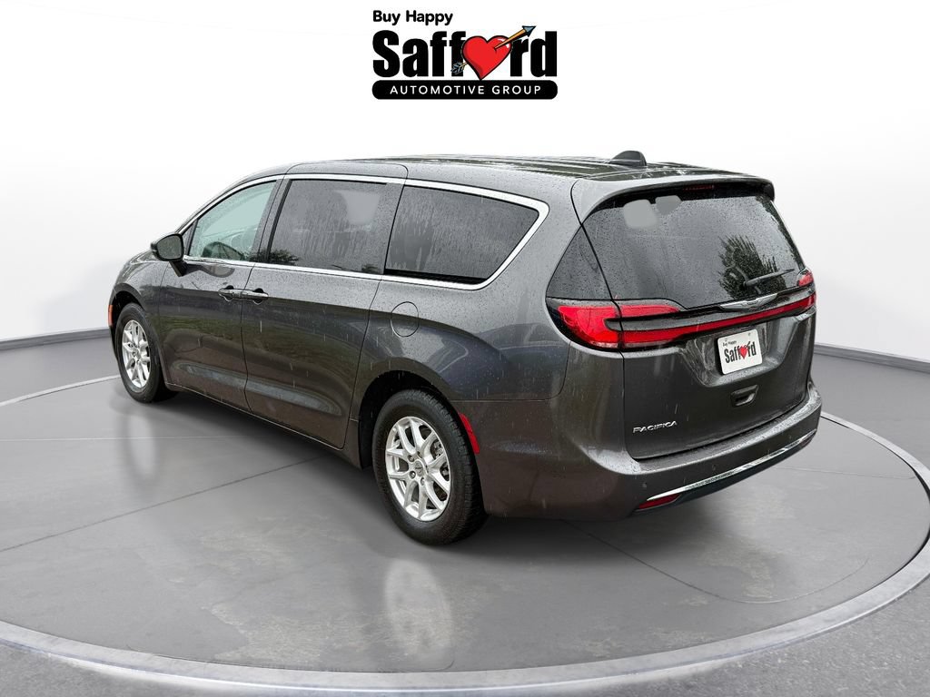 Used 2023 Chrysler Pacifica Touring-L FWD image 5