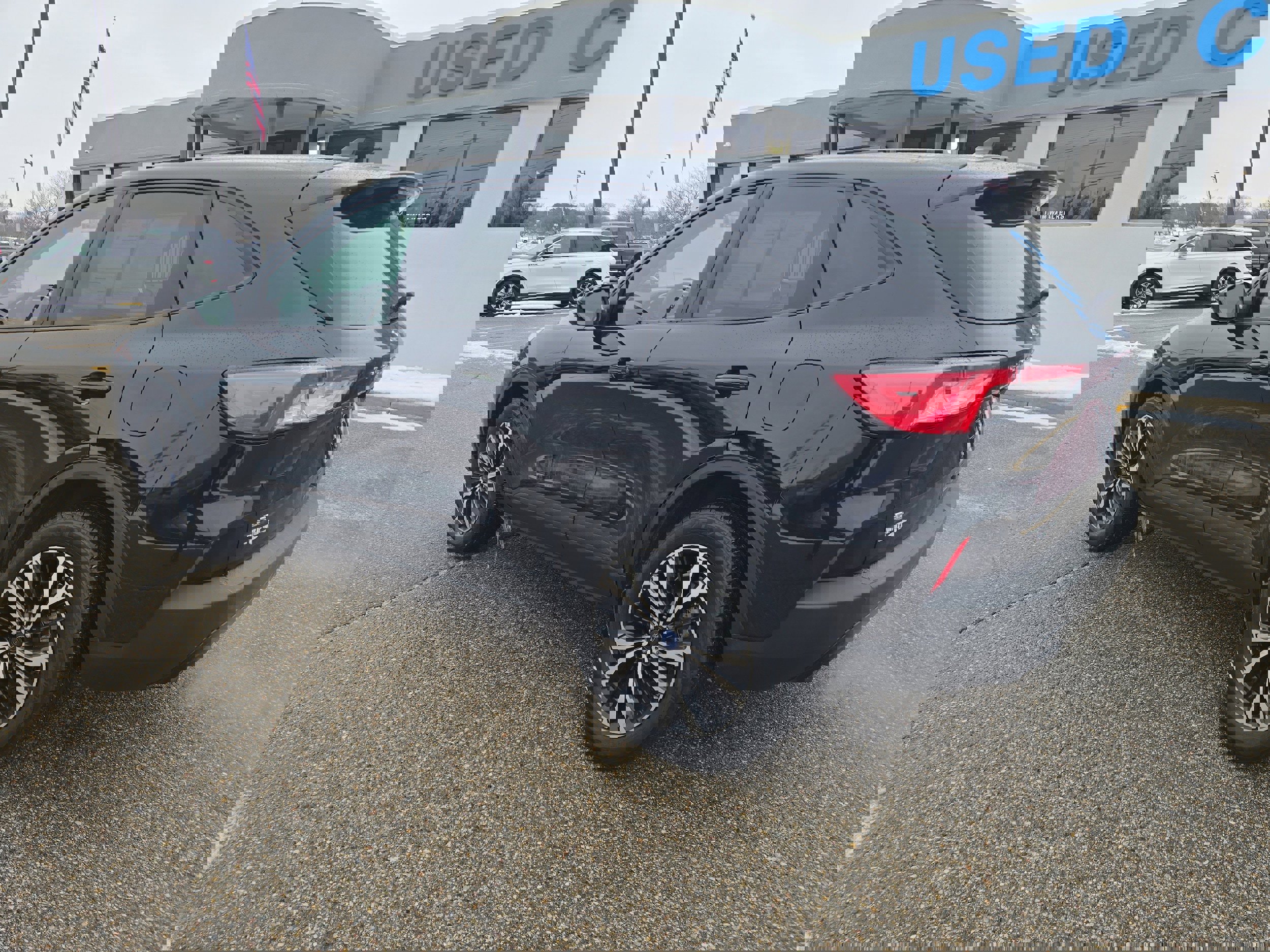 Certified 2022 Ford Escape SE w/ SE Sport Appearance Package image 3