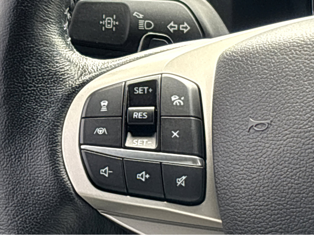 Used 2021 Ford Explorer XLT w/ Equipment Group 202A image 9