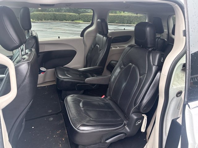 Used 2018 Chrysler Pacifica Limited FWD image 4