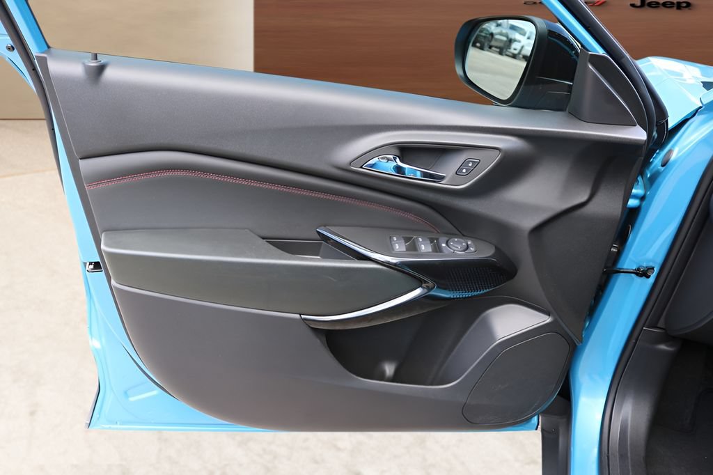 Used 2026 Chevrolet Trax RS w/ Sunroof Package FWD image 11