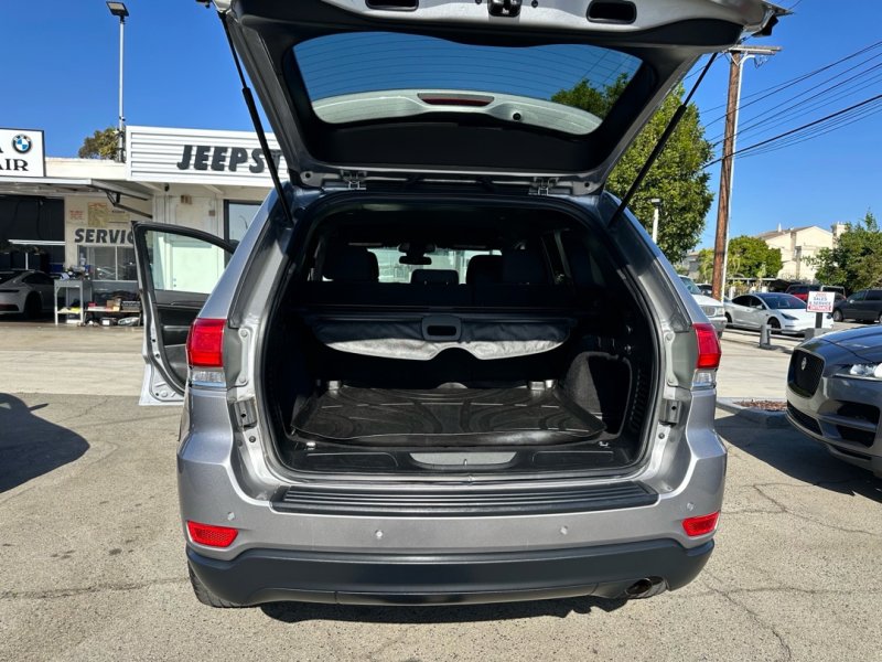 Used 2018 Jeep Grand Cherokee Laredo RWD image 16