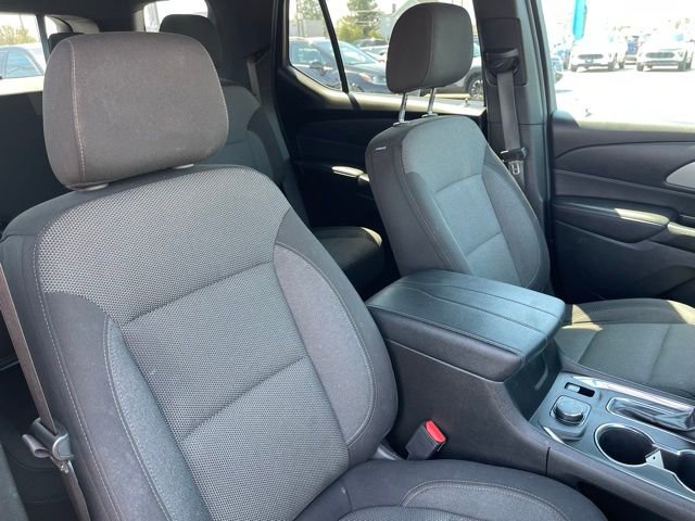 Used 2023 Chevrolet Traverse LT w/ Rear Camera Mirror Package image 15