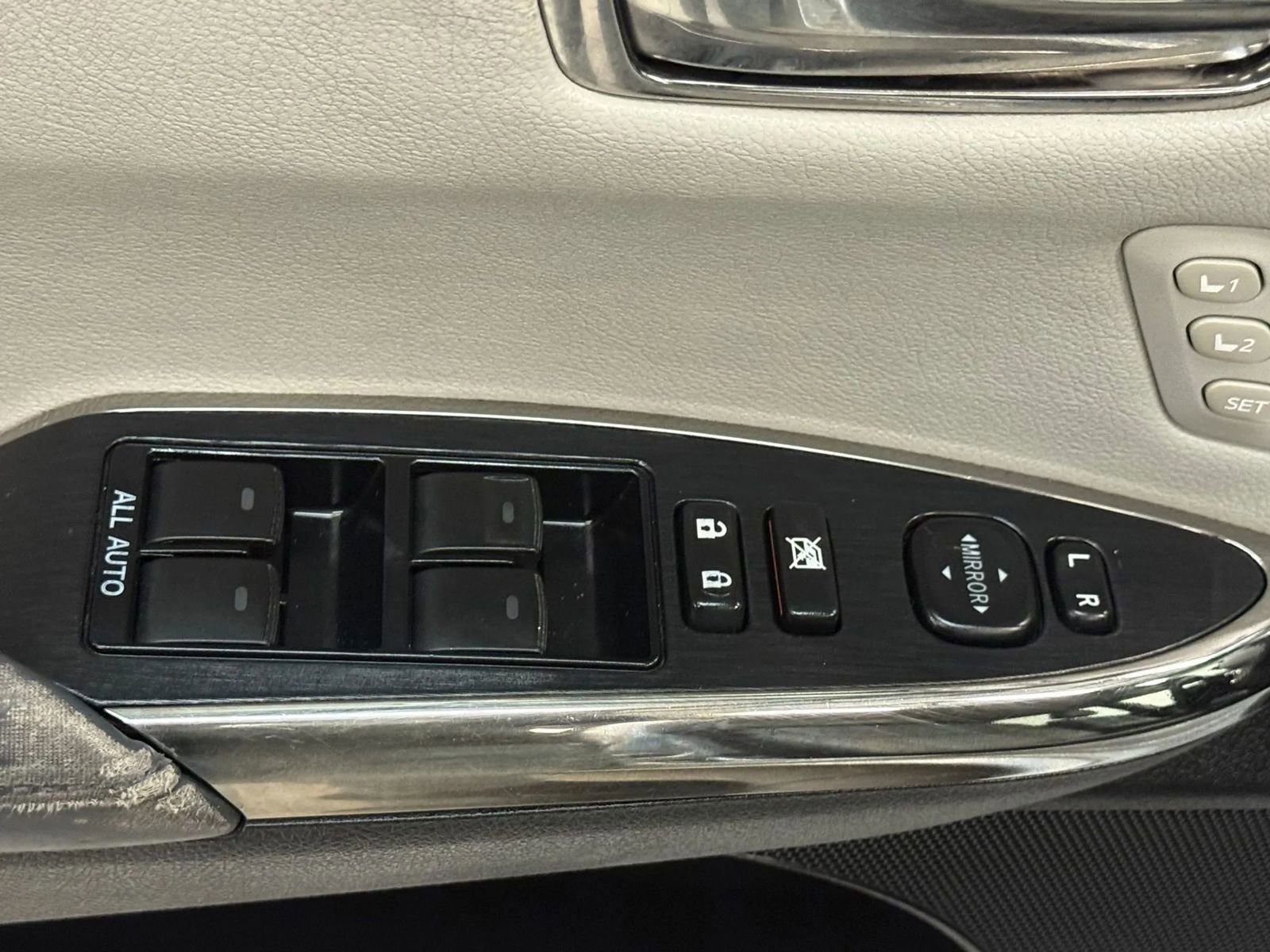 Used 2013 Toyota Avalon XLE Touring image 16