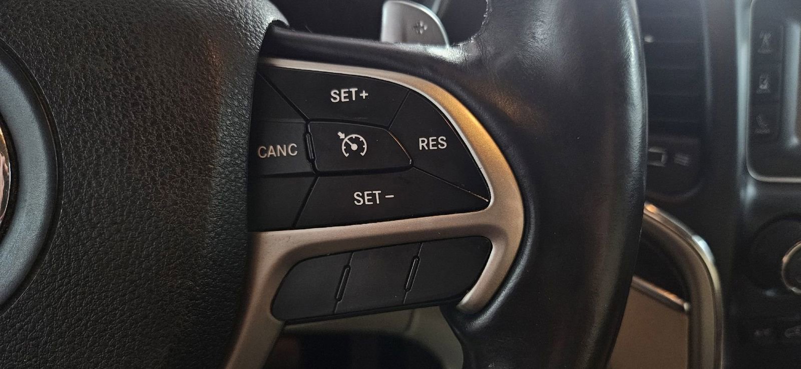 Used 2014 Jeep Grand Cherokee Limited image 12