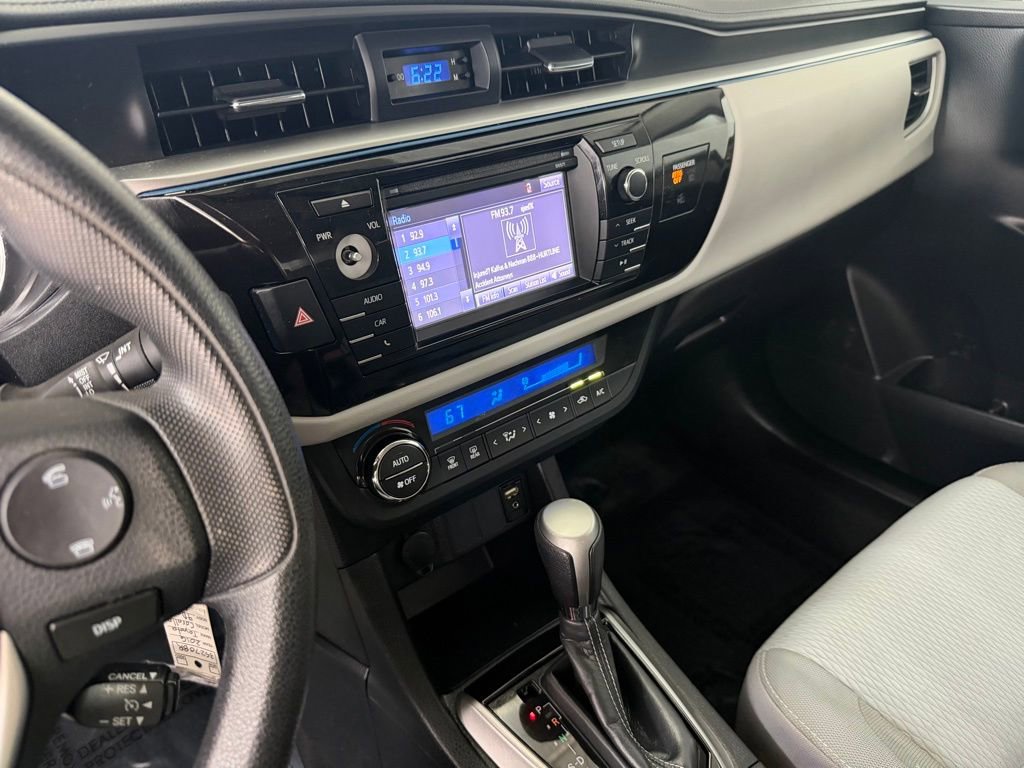 Used 2016 Toyota Corolla LE FWD image 18