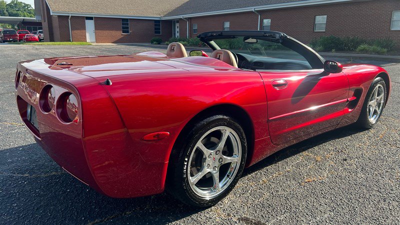 Used 2001 Chevrolet Corvette Convertible w/ Preferred Equipment Group2 RWD image 3
