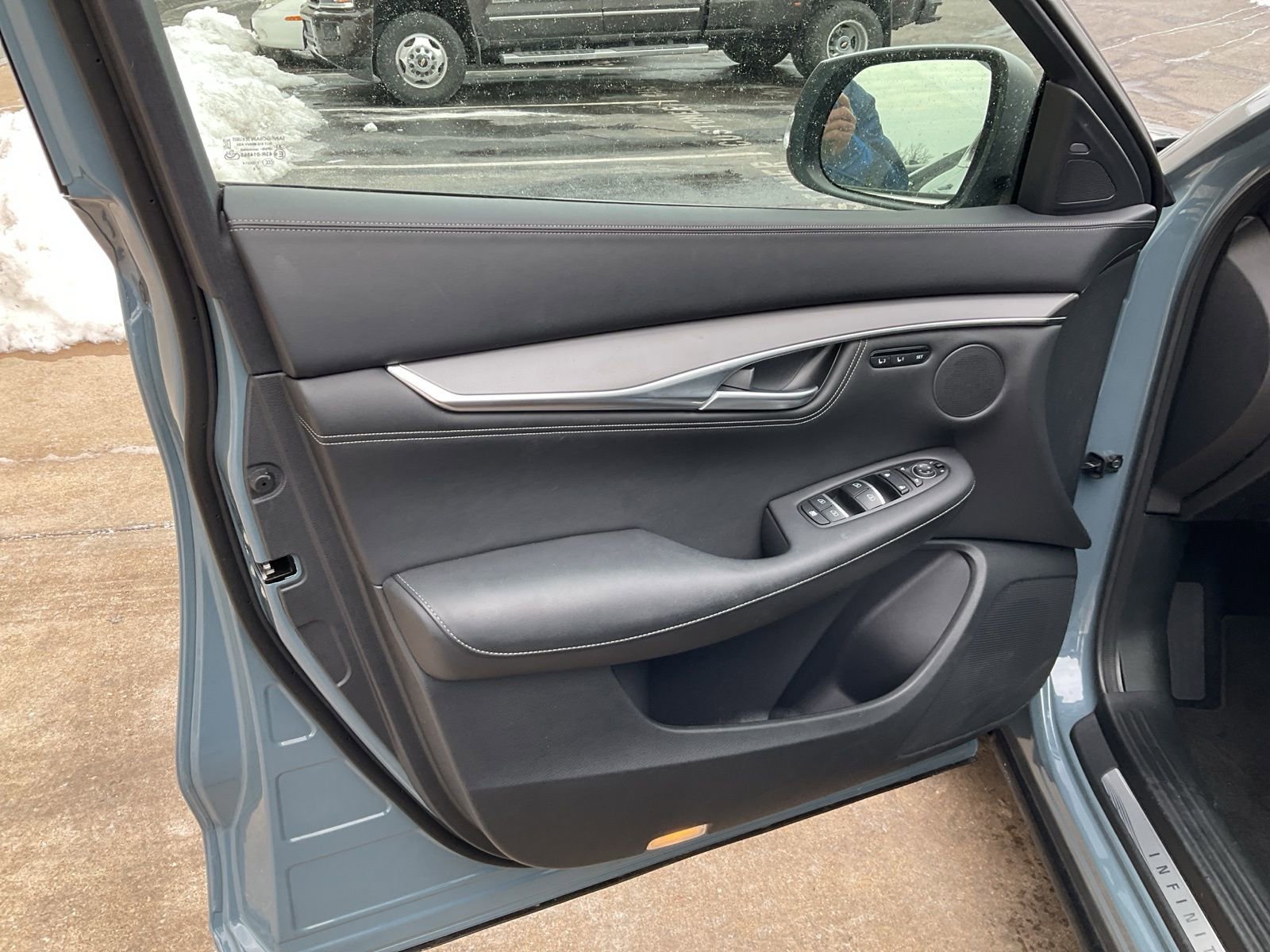 Used 2024 INFINITI QX55 Luxe w/ Cargo Package image 17