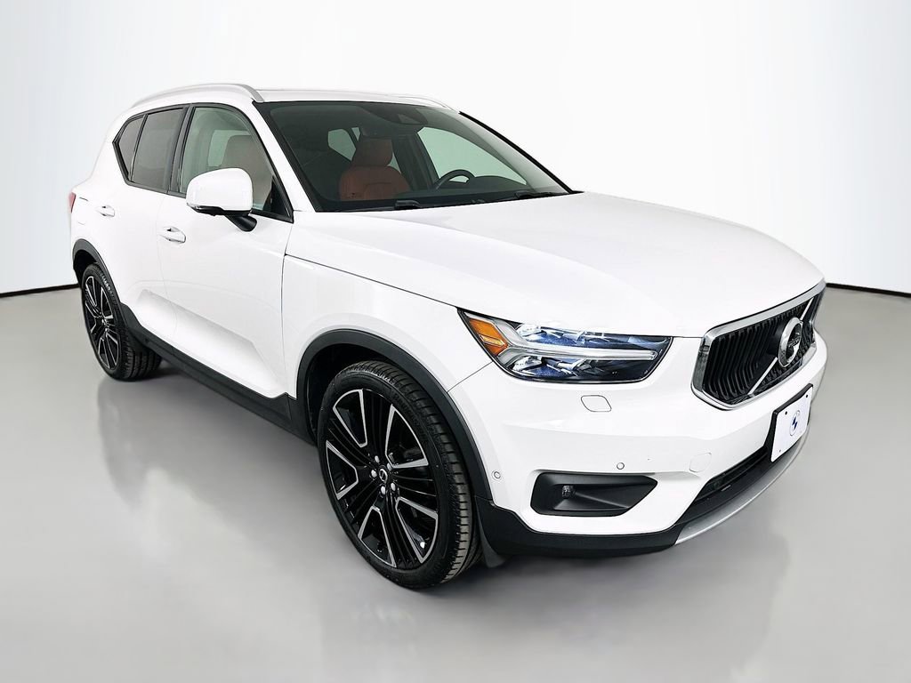Used 2019 Volvo XC40 T5 Momentum image 3