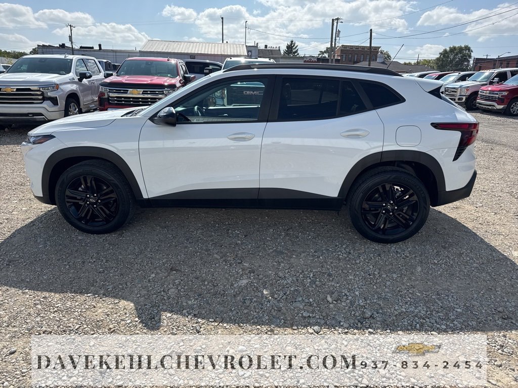 Used 2025 Chevrolet Trax ACTIV w/ Sunroof Package image 2