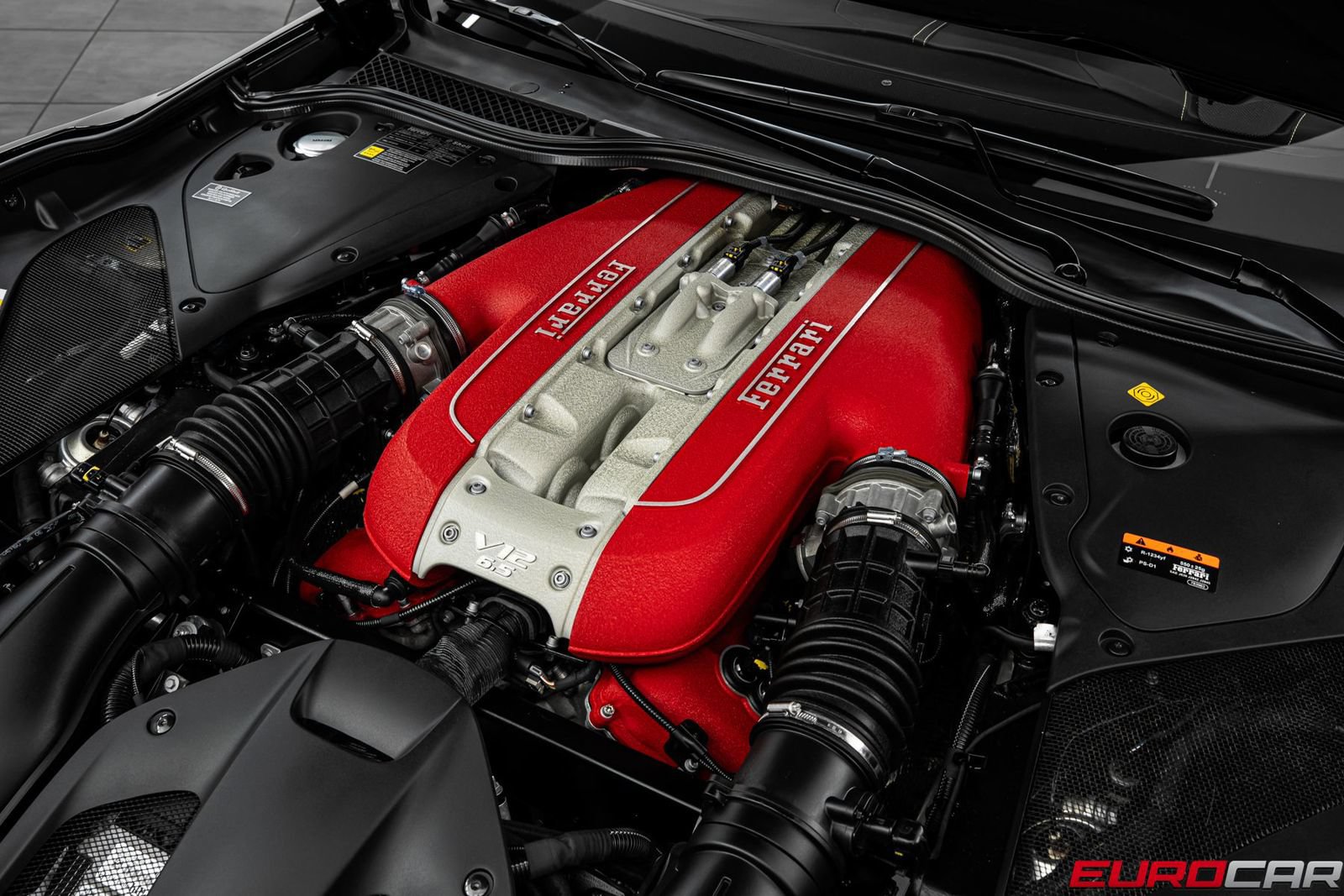 Used 2020 Ferrari 812 Superfast RWD image 10