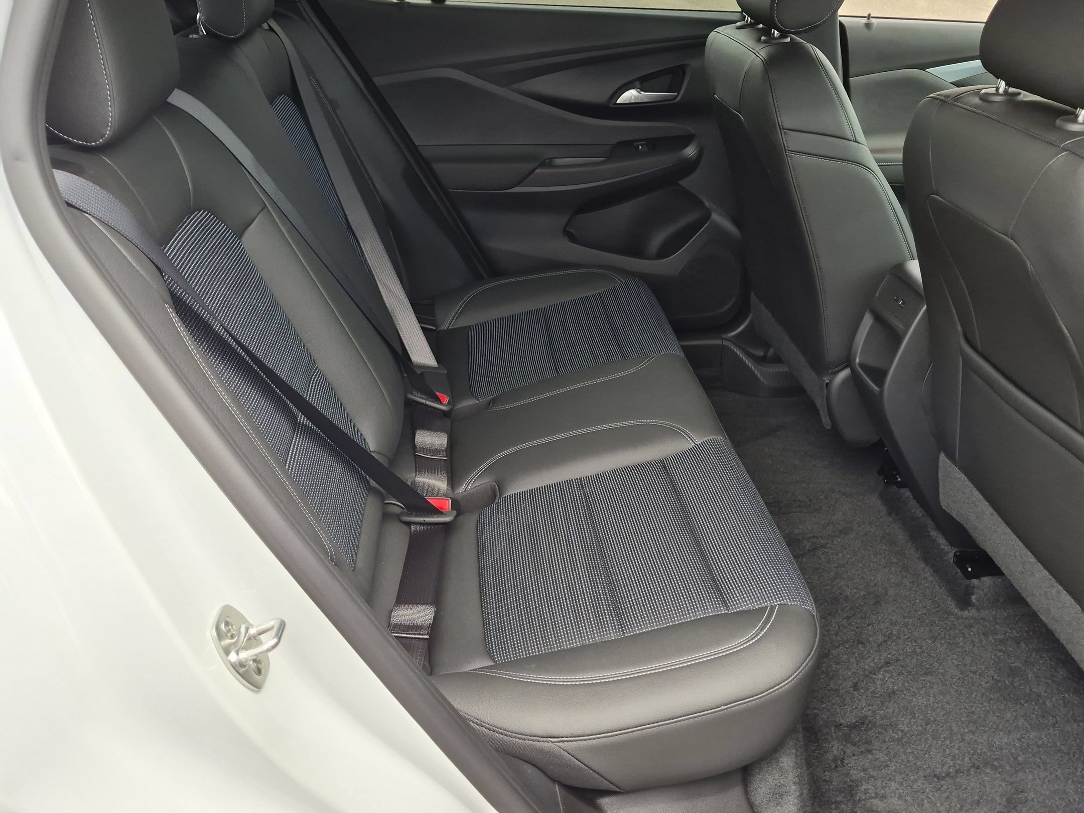 Certified 2025 Buick Envista Preferred w/ Advanced Safety Package FWD image 25