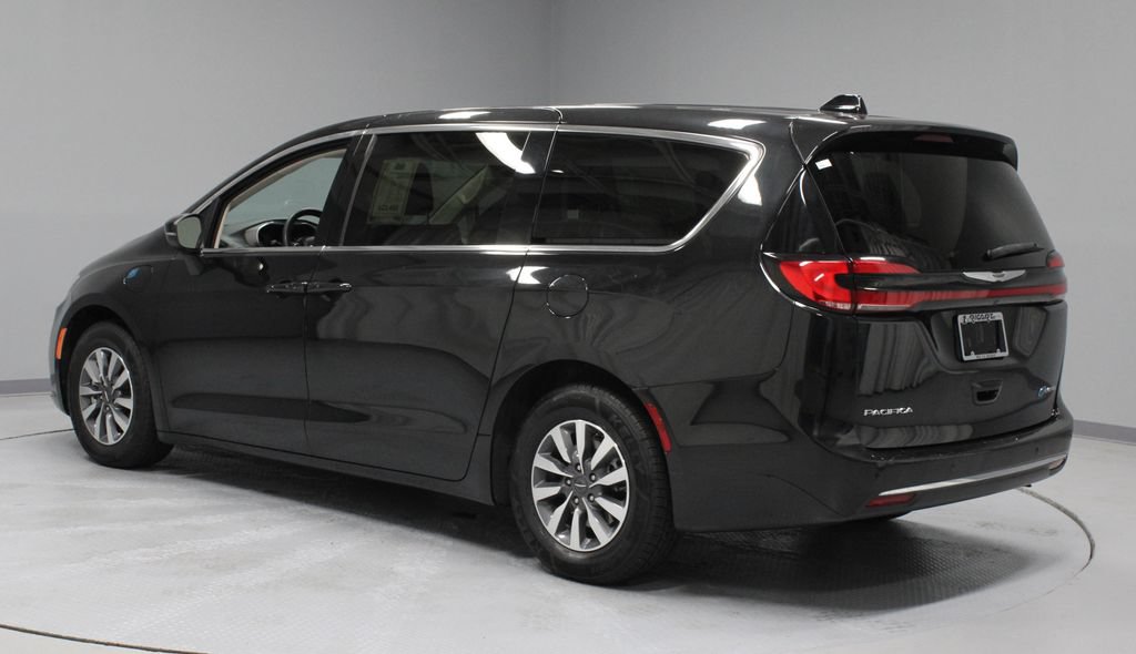 Used 2023 Chrysler Pacifica Touring-L FWD image 8