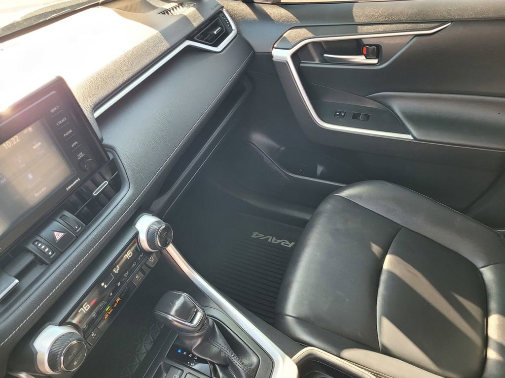 Used 2020 Toyota RAV4 XLE Premium image 14