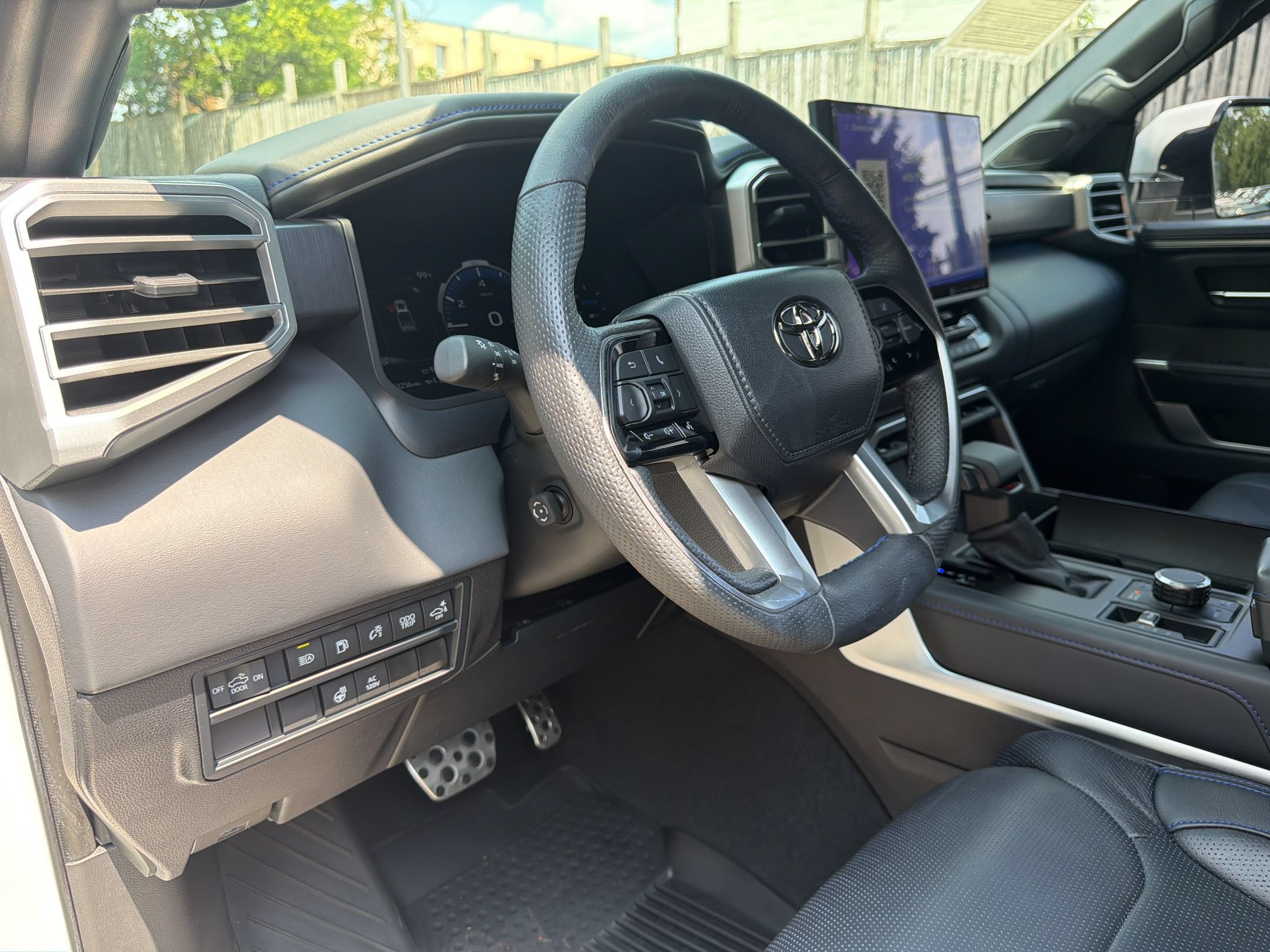 Used 2024 Toyota Tundra Platinum w/ TRD Off-Road Package AWD/4WD image 4