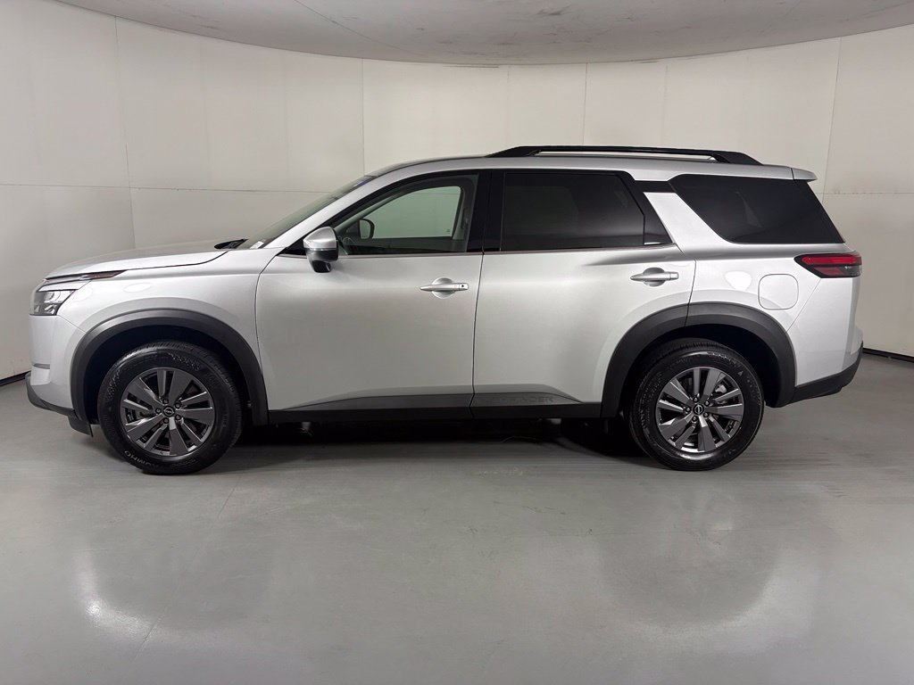 Used 2024 Nissan Pathfinder SV FWD image 5