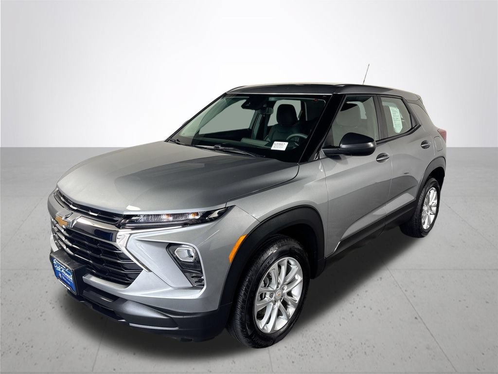 Used 2026 Chevrolet TrailBlazer LS AWD/4WD image 2
