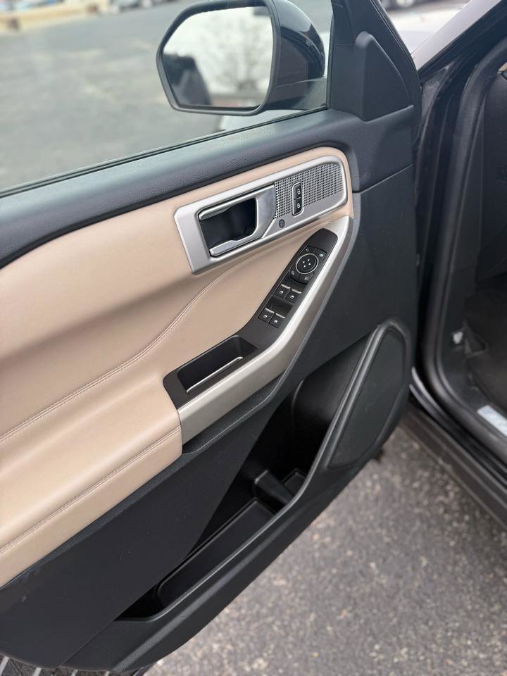 Used 2023 Ford Explorer Limited image 8