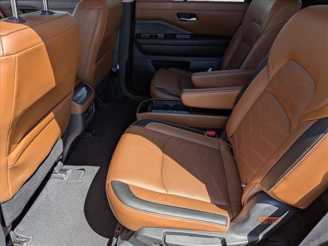 Used 2023 Nissan Pathfinder Platinum FWD image 18