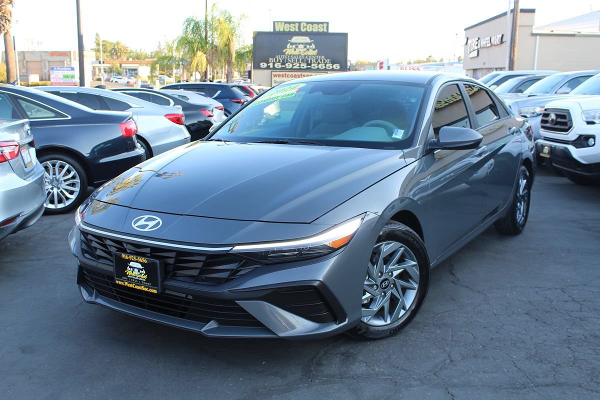 Used 2024 Hyundai Elantra SEL FWD image 35