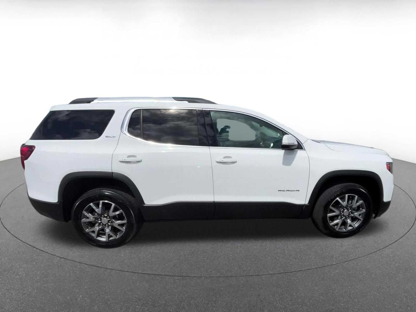 Used 2023 GMC Acadia SLT image 16