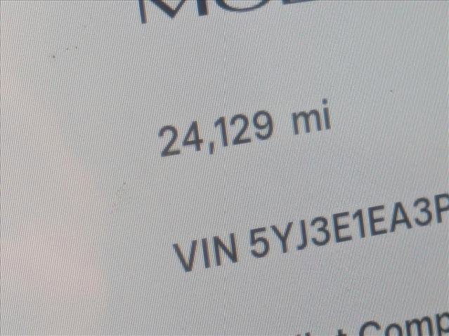 Used 2023 Tesla Model 3 Standard Range image 9