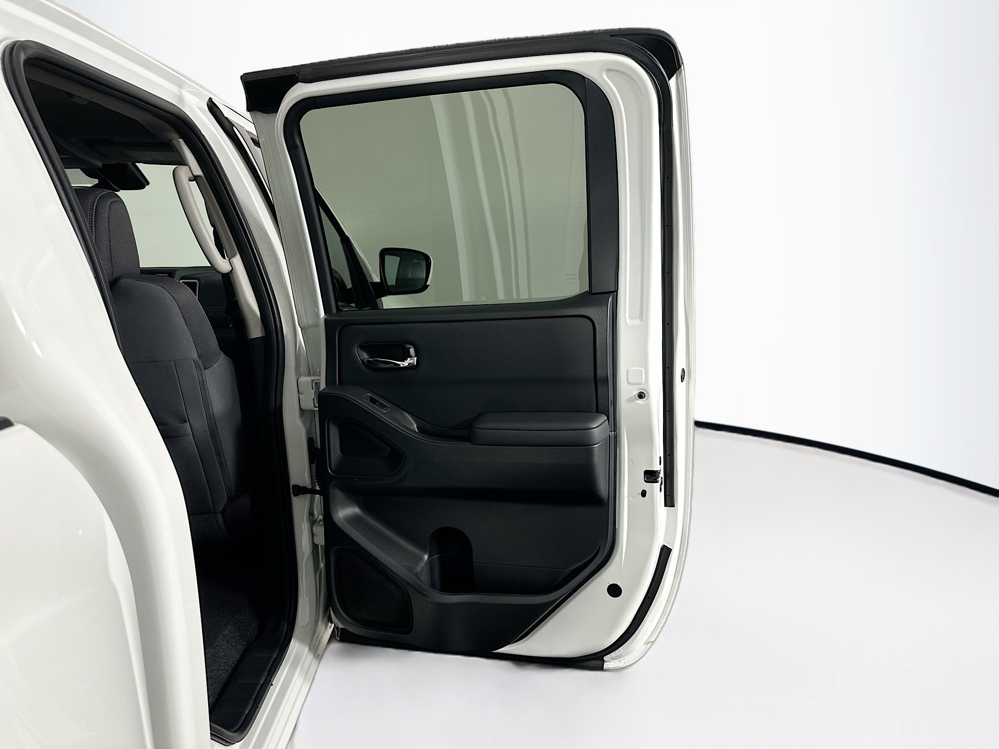 Used 2024 Nissan Frontier SV w/ SV Convenience Package image 28