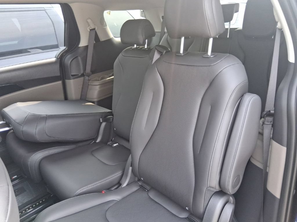Certified 2026 Kia Carnival FWD image 16