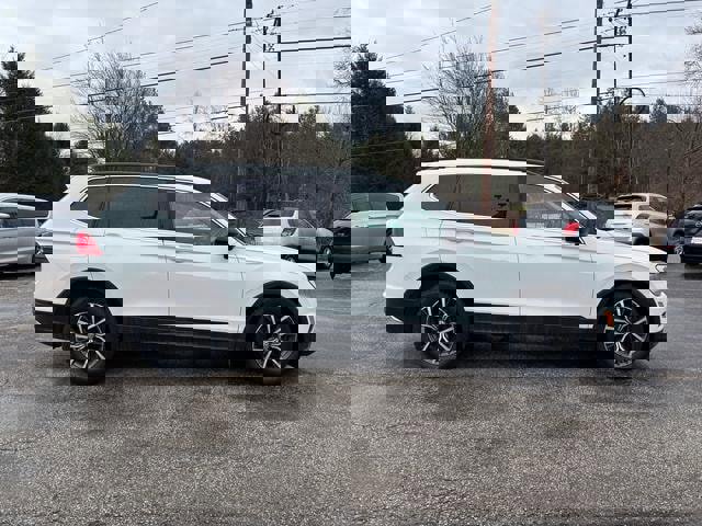 Used 2019 Volkswagen Tiguan SE image 8