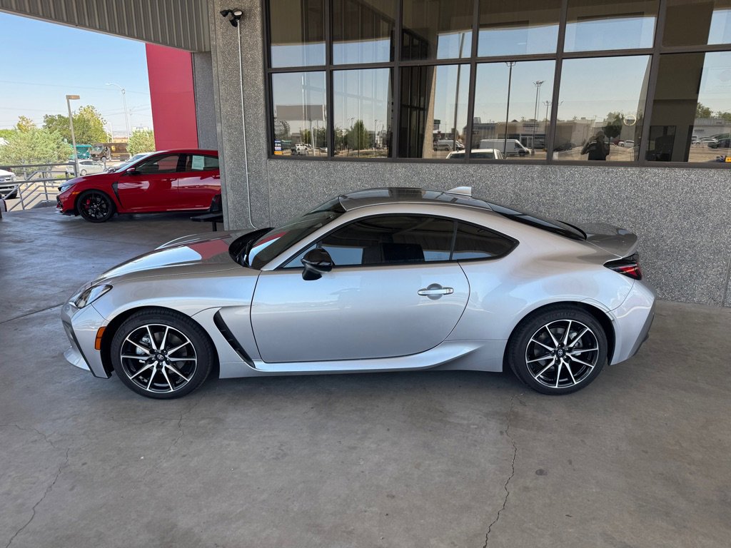 Used 2024 Toyota GR86 image 2