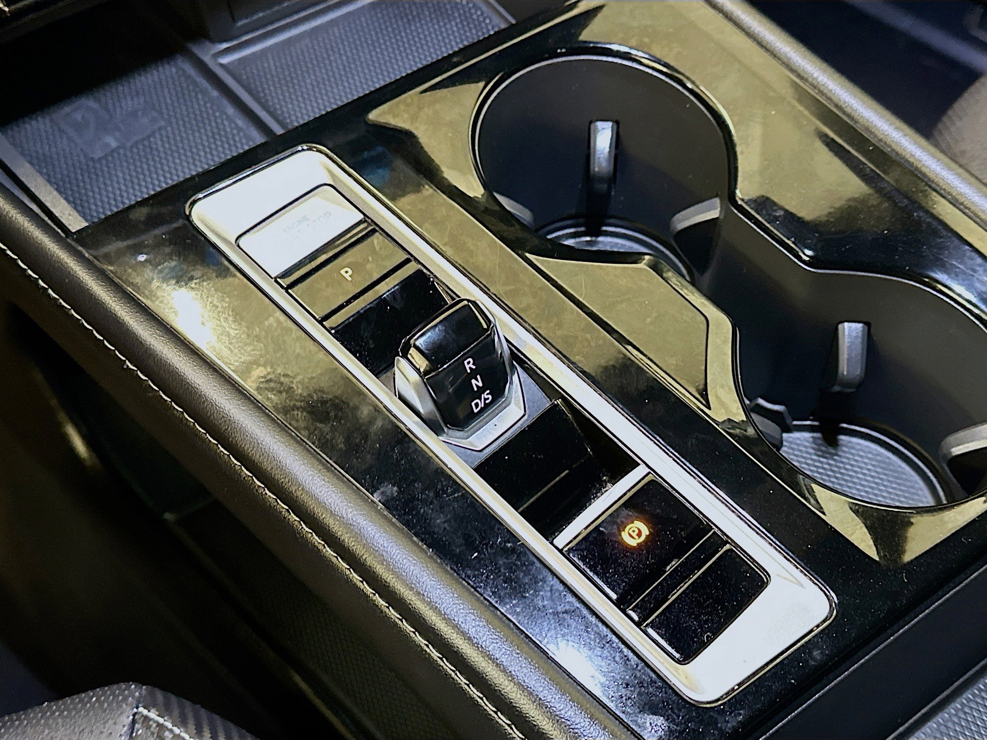 Used 2024 Volkswagen Atlas Cross Sport SE image 25