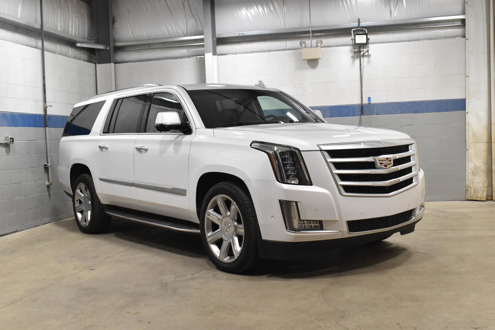 Used 2020 Cadillac Escalade ESV Luxury AWD/4WD image 32