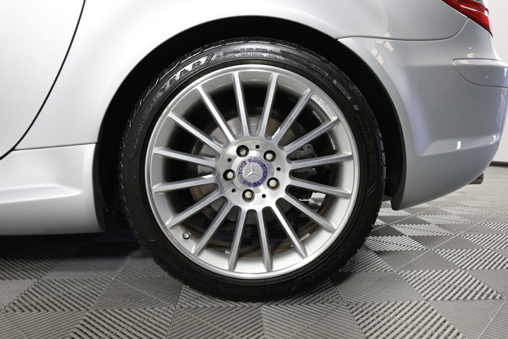 Used 2010 Mercedes-Benz SLK 350 image 10