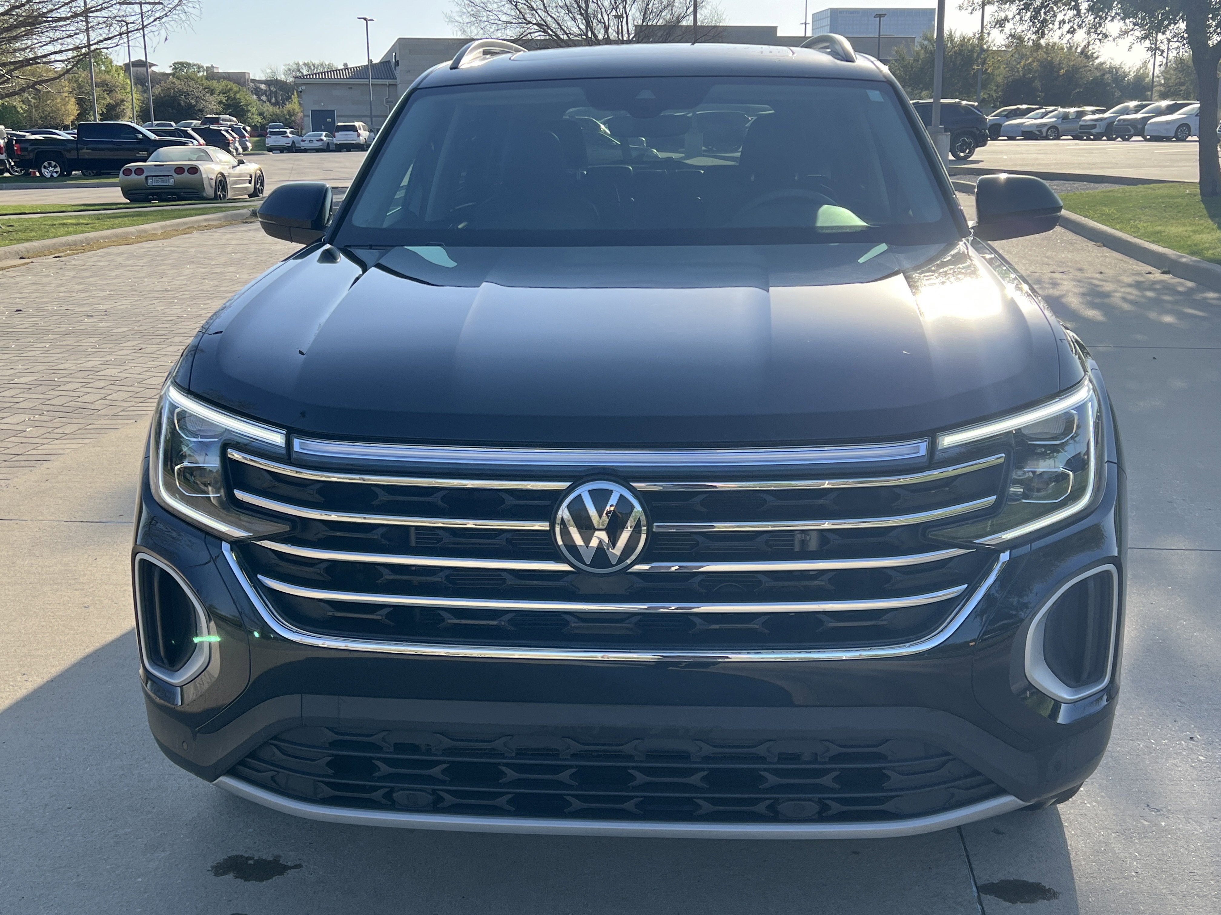 Certified 2025 Volkswagen Atlas SE w/ Panoramic Sunroof Package FWD image 3