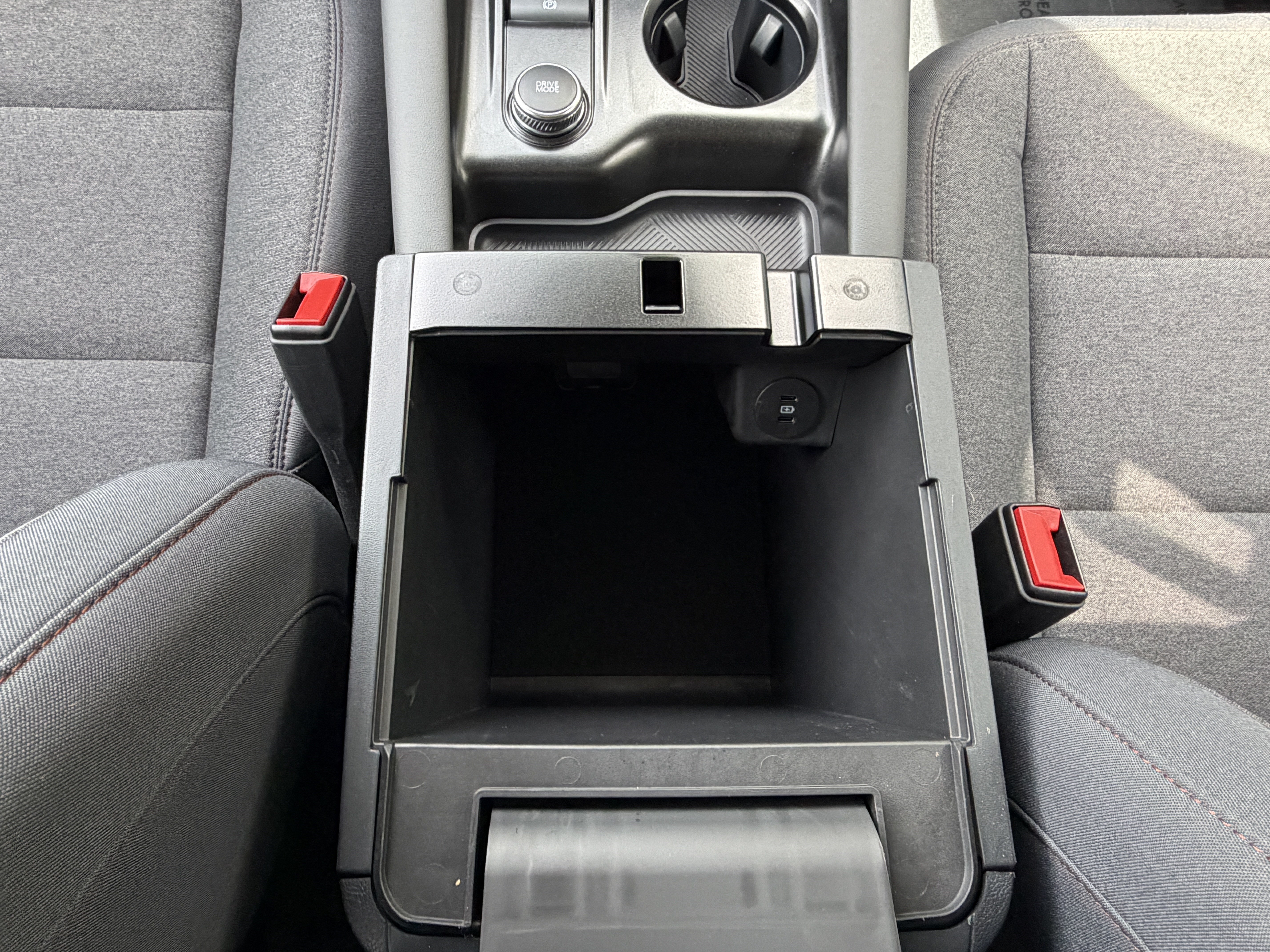 Used 2025 Ford Explorer Active RWD image 28
