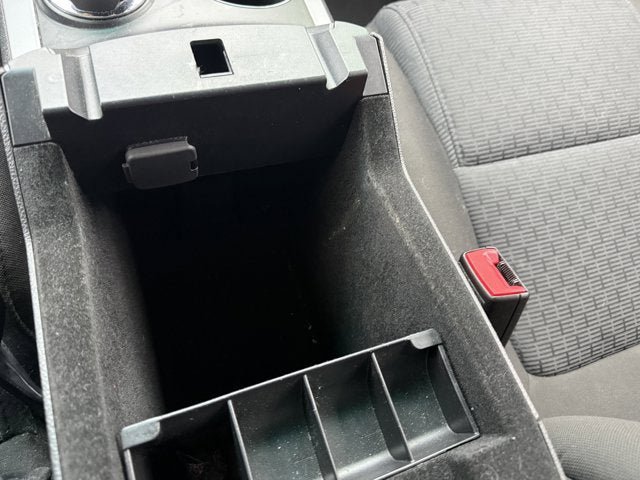 Used 2013 Ford Explorer XLT image 23